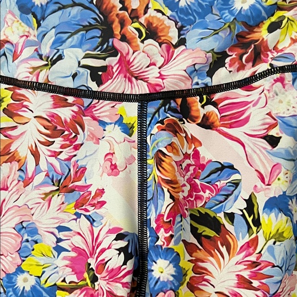 Like New! Victoria's Secret x Mary Katrantzou Floral Print Leggings in M - Picture 4 of 14